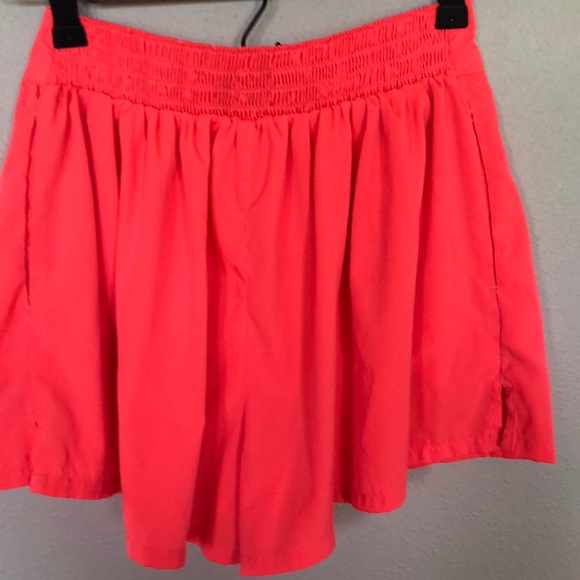 Shorts - Picture 2 of 4